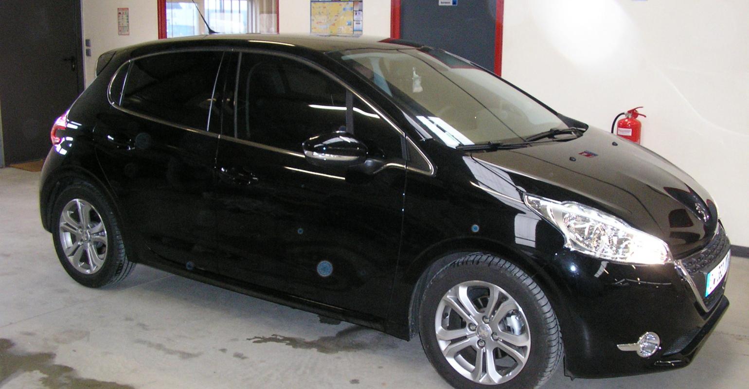 Film Solaire Teinté Pour Vitres Avant Peugeot 208 3-Portes 2012-2019 - Noir Fumé 20% - Anti-UV & Anti-Éblouissement - Pose Facile